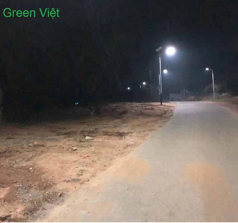 Đèn năng lượng mặt trời den-nang-luong-mat-troi-200w-4k-200