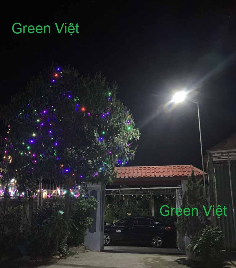 Đèn năng lượng mặt trời den-nang-luong-mat-troi-200w-4k-200