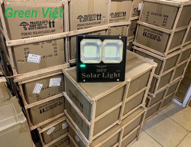 mau-den-pha-nang-luong-mat-troi-200w-solar light