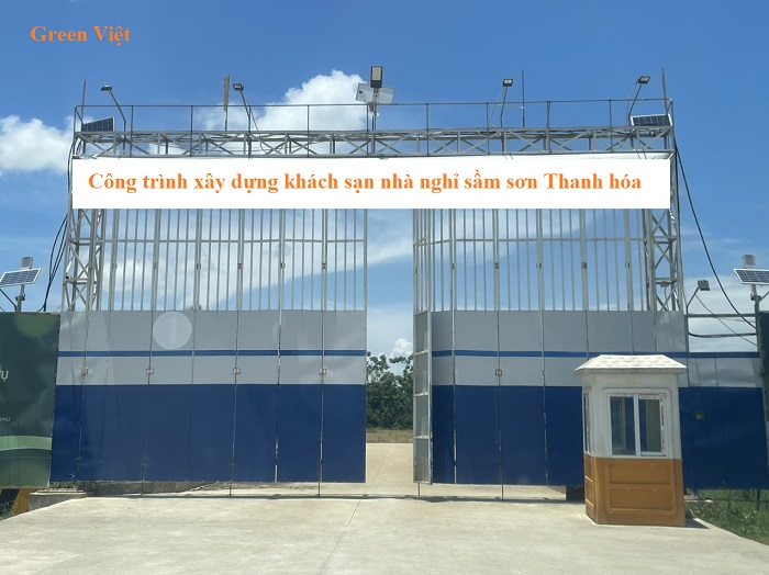 den-nang-luong-mat-troi-lap-cong-truong-xay-dung-tai-sam-son-thanh-hoa