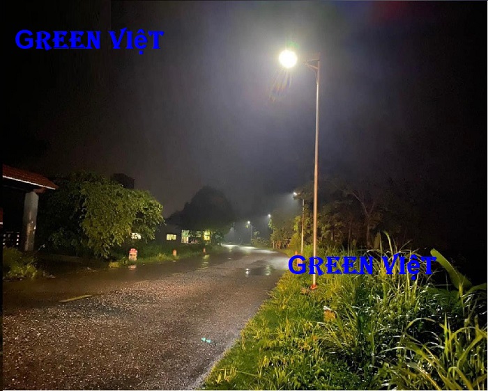 den-nang-luong-mat-troi-500w-bcv500-anh-sang-vang