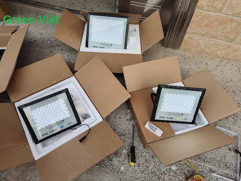 Đèn năng lượng mặt trời chống hoa mắt den-nang-luong-mat-troi-200w-dpcl200-chong-hoa-mat