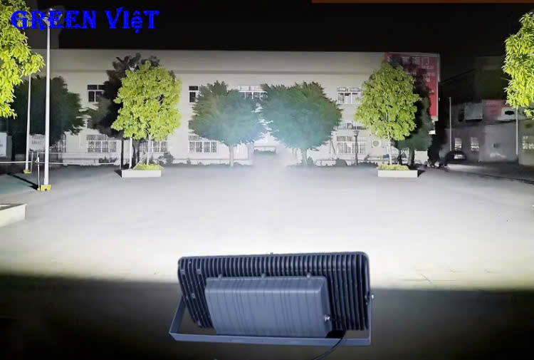 Đèn năng lượng mặt trời pha cốc den-nang-luong-mat-troi-pha-coc-200w-pc200