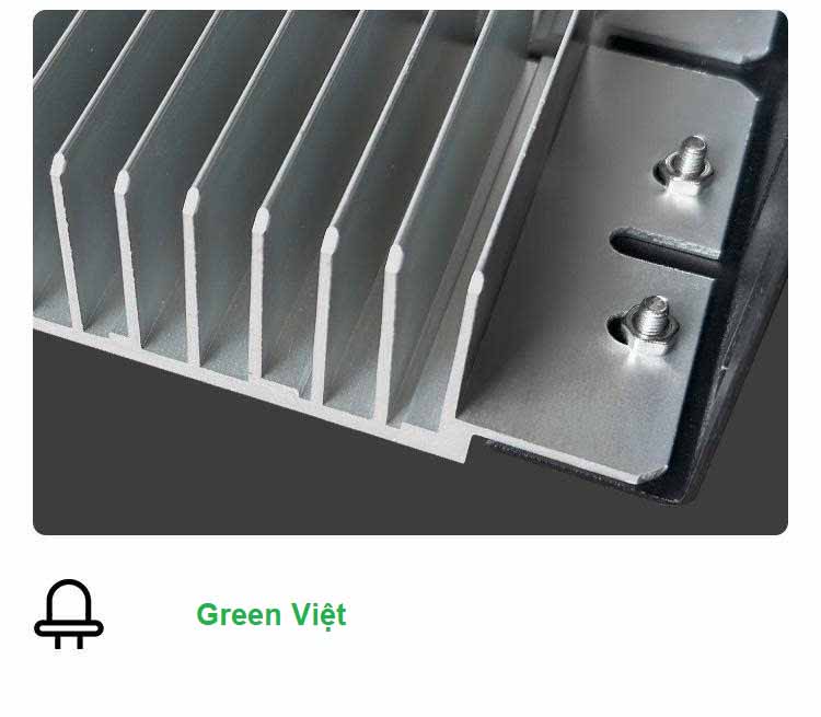 den-nang-luong-mat-troi-san-van-dong-lumio-lu-sf104