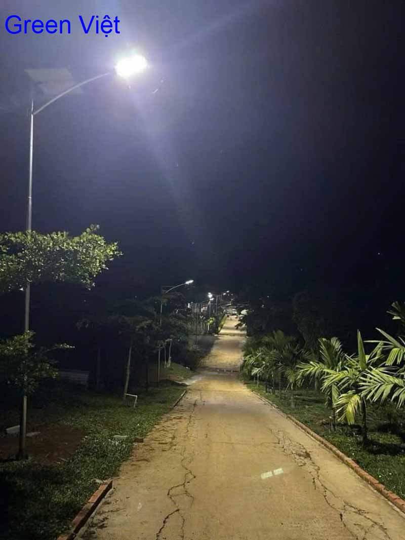 Đèn Led Năng Lượng Mặt Trời 500W den-led-nang-luong-mat-troi-bc-500w-mat-ngoc