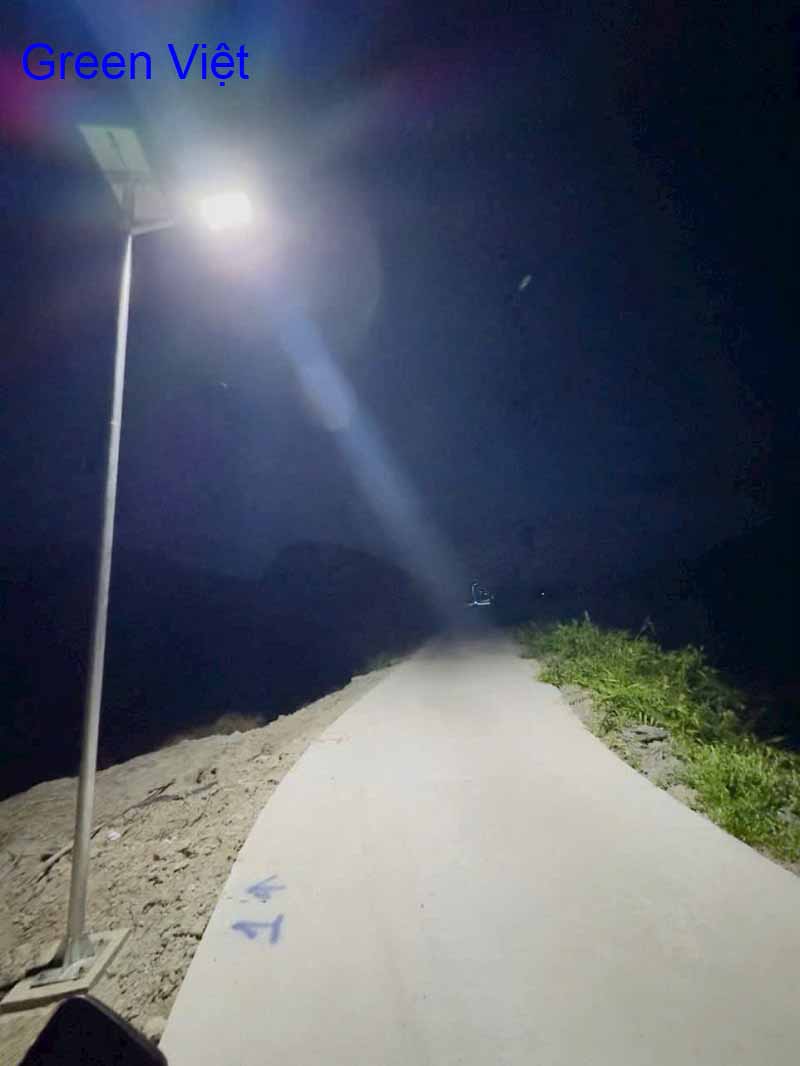 Đèn Led Năng Lượng Mặt Trời 500W den-led-nang-luong-mat-troi-bc-500w-mat-ngoc