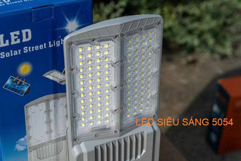 Đèn Led Năng Lượng Mặt Trời 500W den-led-nang-luong-mat-troi-pbc-500w-chieu-sang