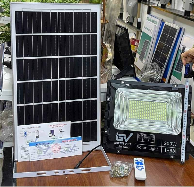 Đèn năng lượng mặt trời 200W den-nang-luong-mat-troi-200w-p200-cao-cap
