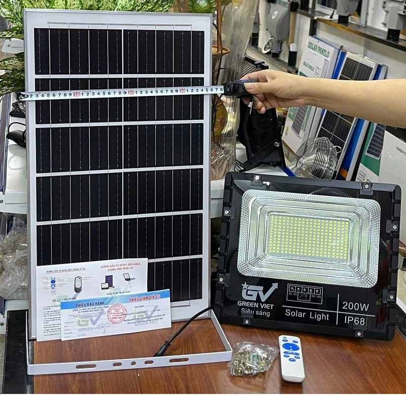 Đèn năng lượng mặt trời 200W den-nang-luong-mat-troi-200w-p200-cao-cap