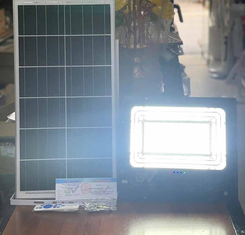 Đèn năng lượng mặt trời 200W den-nang-luong-mat-troi-200w-p200-cao-cap