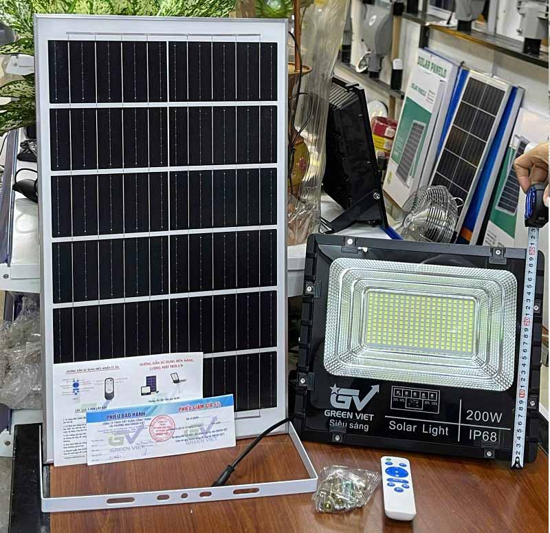 Đèn năng lượng mặt trời 200W den-nang-luong-mat-troi-200w-p200-cao-cap
