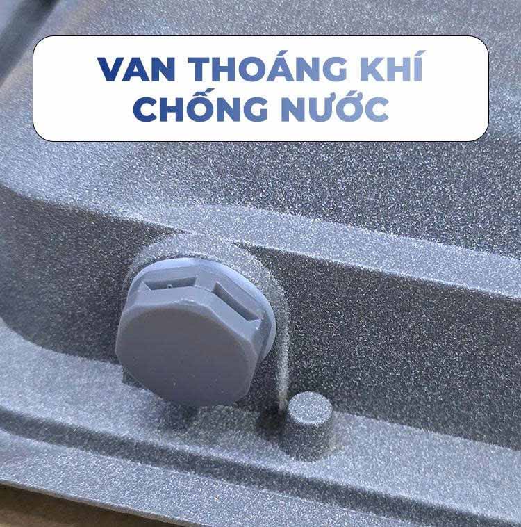 den-pha-chong-choi-nang-luong-mat-troi-200w