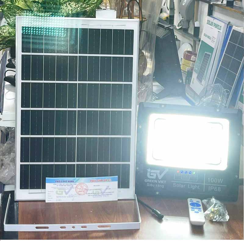 Đèn Pha Led Năng Lượng Mặt Trời 100W den-pha-led-nang-luong-mat-troi-100w-pl100-green-viet
