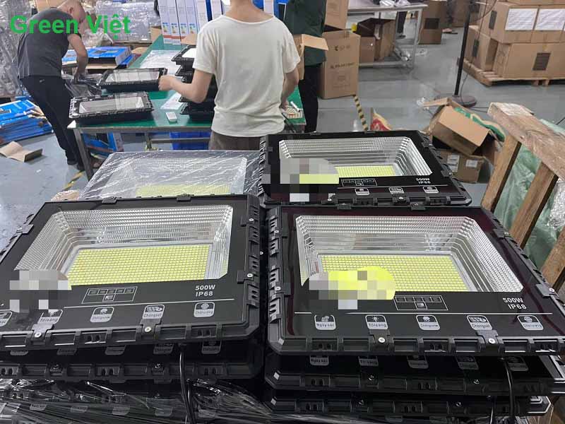 Đèn pha LED năng lượng mặt trời 100W den-pha-led-nang-luong-mat-troi-100w-pl100-green-viet