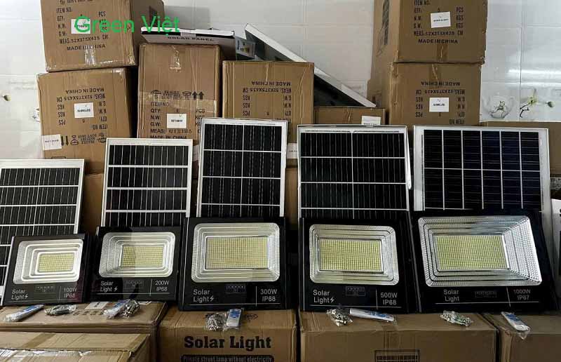 Đèn Pha Năng Lượng Mặt Trời Rời không Có Tấm Pin den-pha-nang-luong-mat-troi-roi-khong-co-tam-pin