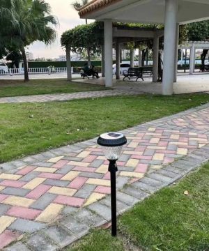 den-nang-luong-mat-troi-cam-dat-r-10a-den-trang-tri-cao-cap