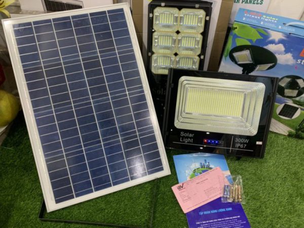 den-nang-luong-mat-troi-300w-ip67-den-nang-luong-cao-cap-solar-light