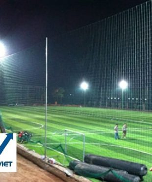 den-pha-led-cao-cap-lap-nha-xuong-va-san-bong-200w-pm1