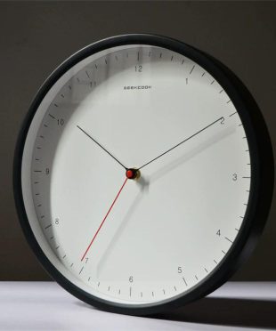 dong-ho-van-phong-hien-dai-dz810