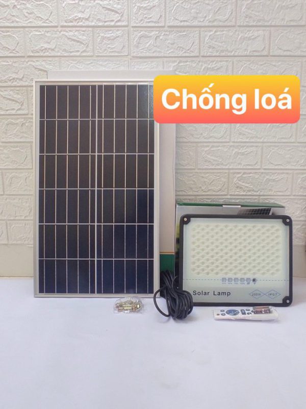 den-nang-luong-mat-troi-chong-loa-200w-cl-200