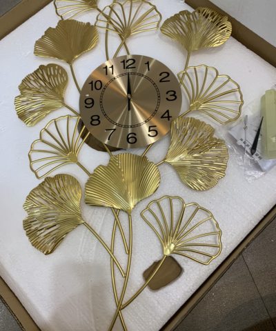 dong-ho-treo-tuong-ma-t152012-trang-tri-phong-khach-hien-dai