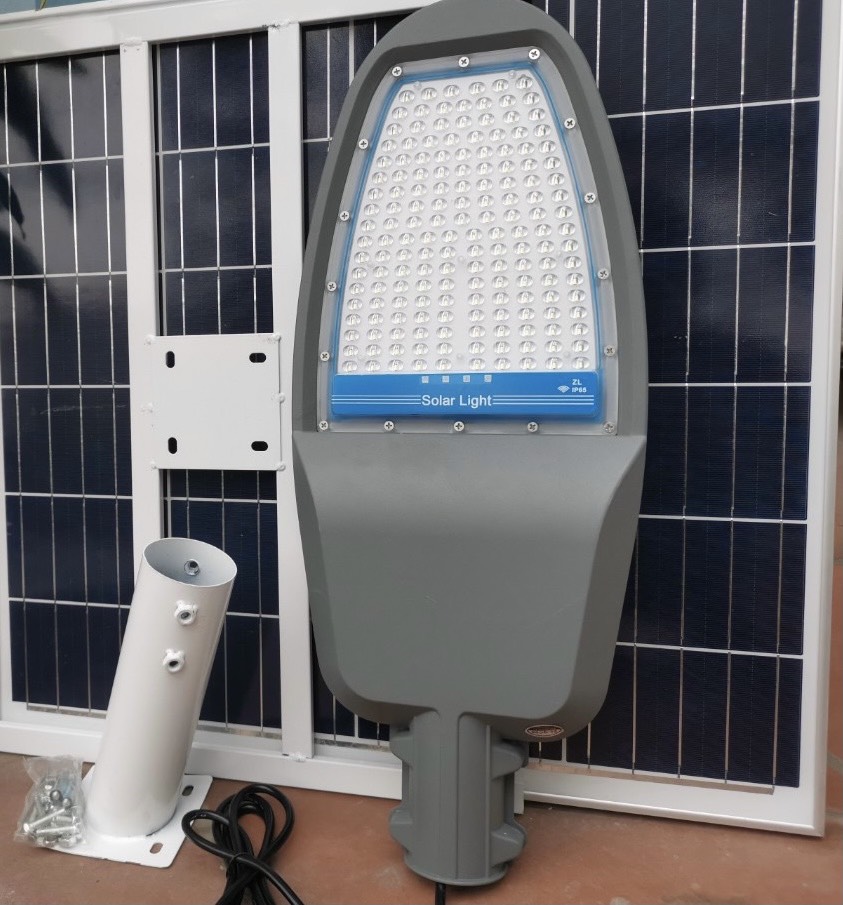 Đèn năng lượng mặt trời den-duong-nang-luong-mat-troi-sieu-sang-200w-lap-duong-giao-thong-200w-j200
