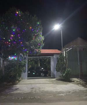 den-duong-nang-luong-mat-troi-cao-cap-400w-den-tich-dien-solar-light-gv