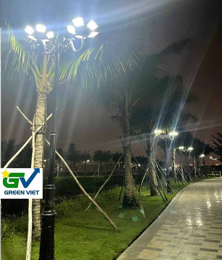 Đèn năng lượng mặt trời UFO 300W den-nang-luong-mat-troi-cao-cap-lap-san-vuon-ufo-300w