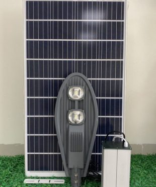 den-duong-nang-luong-mat-troi-la-cao-ap-l100w-den-solar-light-cao-cap-100w