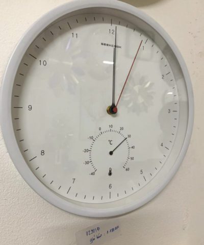 dong-ho-treo-tuong-decor-co-nhiet-ke-theo-doi-ghp01