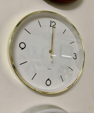 dong-ho-treo-tuong-decor-treo-van-phong-ghp21