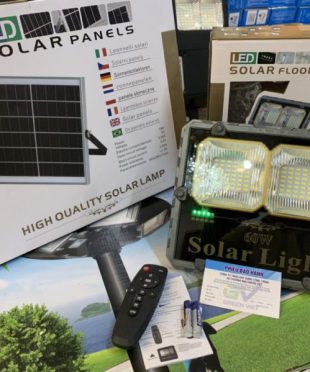 den-nang-luong-mat-troi-sieu-sang-60w-den-pha-solar-light-tsn