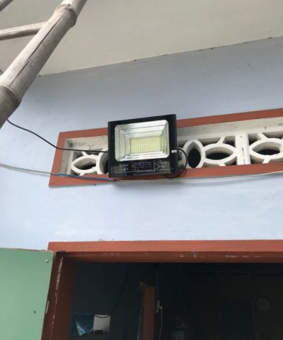 den-nang-luong-solar-light-200w-bao-pin (2)