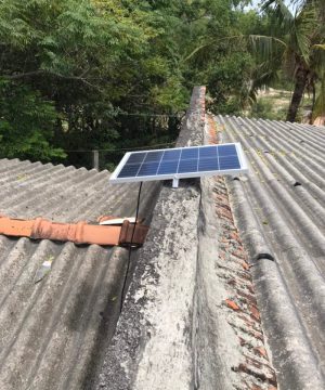 den-nang-luong-mat-troi-bao-pin-100w-den-solar-light-100w