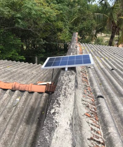 den-nang-luong-mat-troi-bao-pin-100w-den-solar-light-100w