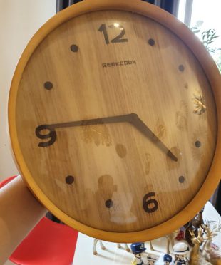 dong-ho-treo-tuong-decor-tron-cho-cong-ty-t1544