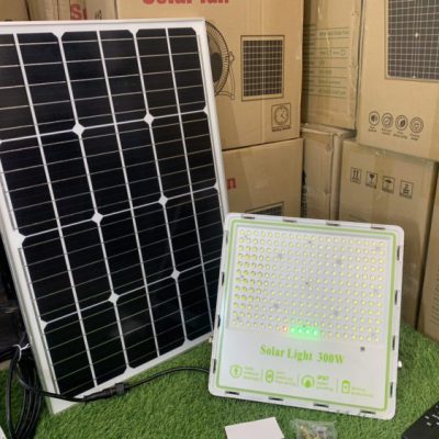 den-nang-luong-mat-troi-chong-loa-300w-den-cao-cap-green-viet