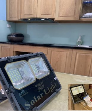 den-nang-luong-mat-troi-lap-bep-60w-den-cao-cap-sieu-sang