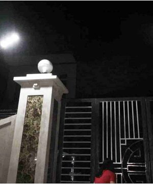 den-90w-den-tich-dien-nang-luong-mat-troi-tam-pin-lien-90w