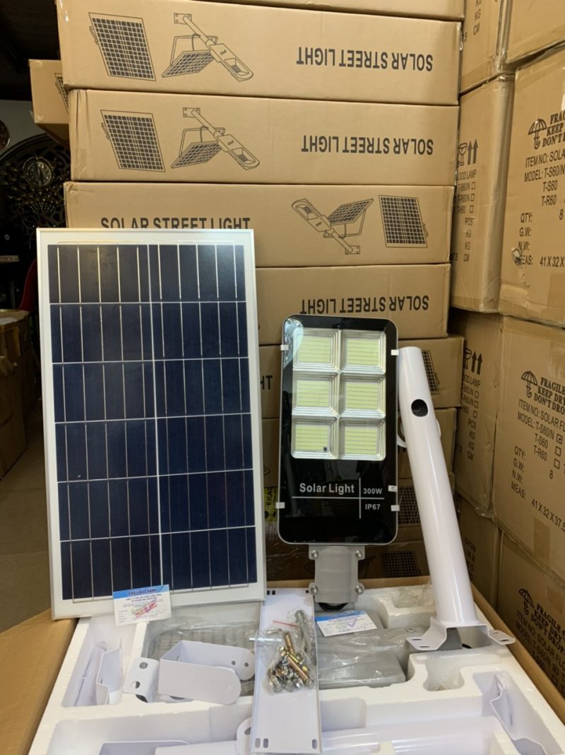 đèn đường nang lượng mặt trời 300w den-nang-luong-mat-troi-300w-den-duong-cao-cap-vo-nhom-ip67