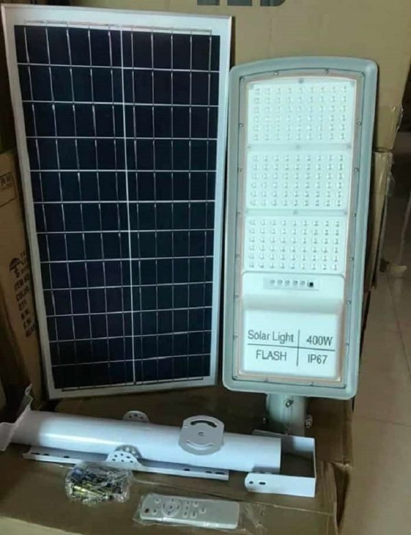 den-nang-luong-mat-troi-lap-san-vuon-400w-sieu-sang-gvk400