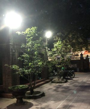 den-nang-luong-solar-light-200w-bao-pin