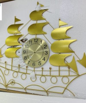 dong-ho-trang-tri-thuan-buom-xuoi-gio-mau-vang-tt22095