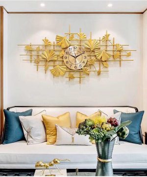 dong-ho-treo-tuong-nghe-thuat-sang-trong-phong-khach-dha50