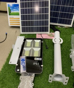 den-nang-luong-mat-troi-bc-200w-lap-duong-di-san-vuon