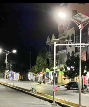 den-duong-nang-luong-mat-troi-100w-den-lap-duong-chiec-la-lap-giao-thong-gl-100