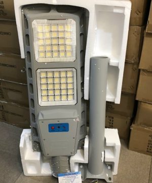 den-200w-nang-luong-mat-troi-anh-sang-vang-pin-lien-vo-nhom-lp200