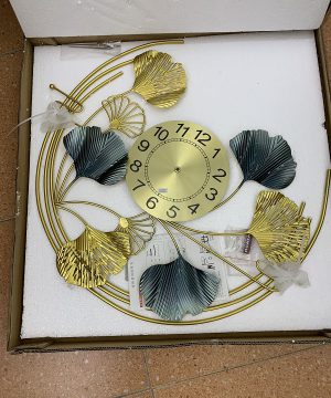 dong-ho-treo-tuong-trang-tri-tt22086-vang-trang-khuyet