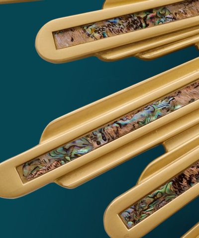 dong-ho-treo-tuong-cao-cap-tt23042-bieu-tuong-quan-vuong