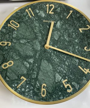 dong-ho-treo-tuong-qua-lac-mat-da-cam-thach-tt23016